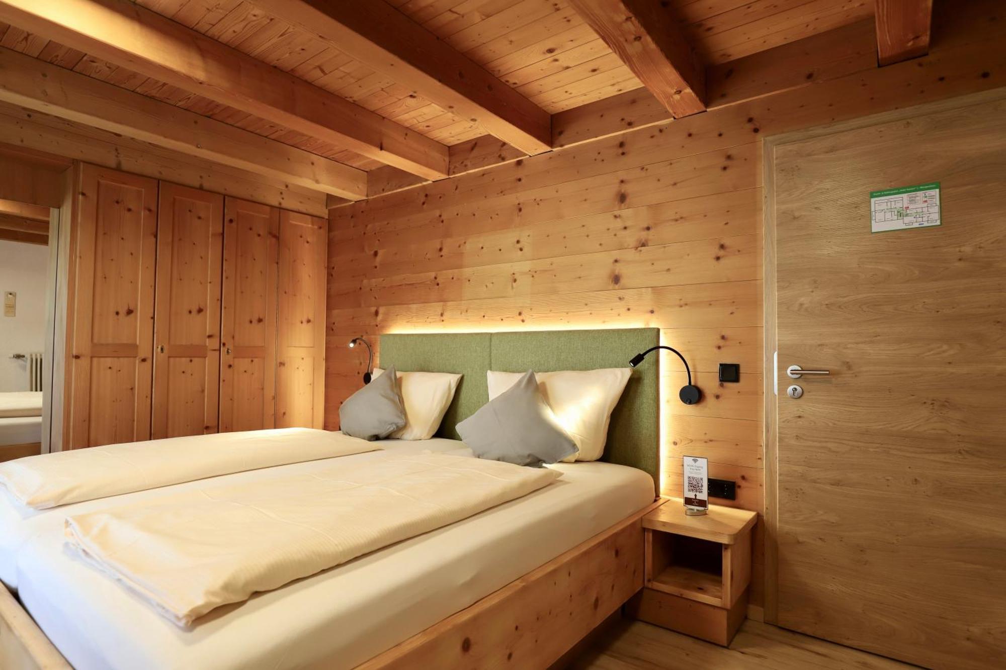 Kaisers Das Kleine Stadthotel Зонтхофен Екстериор снимка