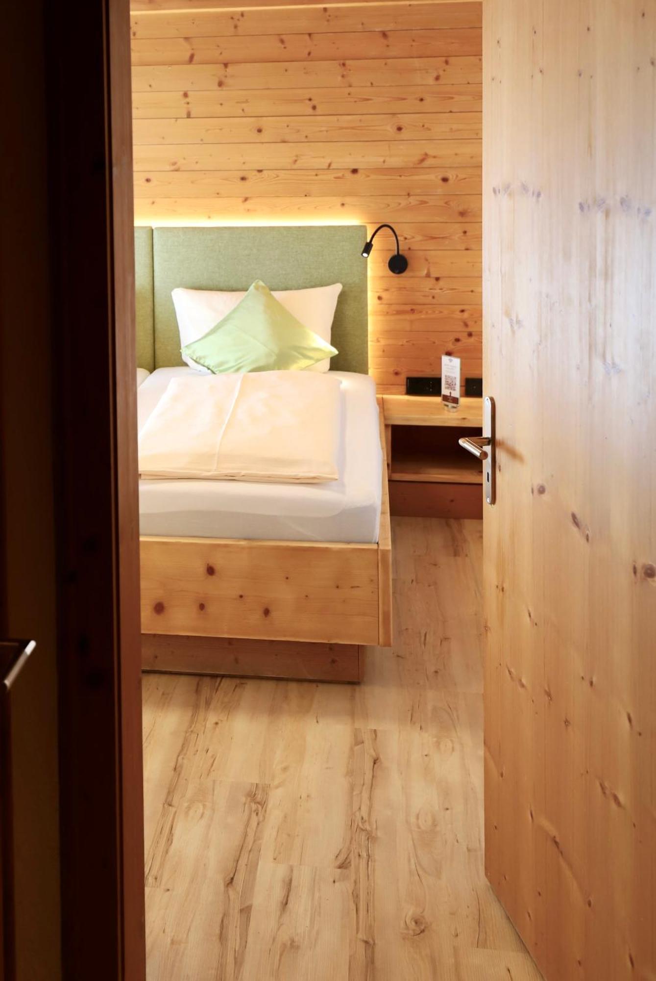 Kaisers Das Kleine Stadthotel Зонтхофен Екстериор снимка