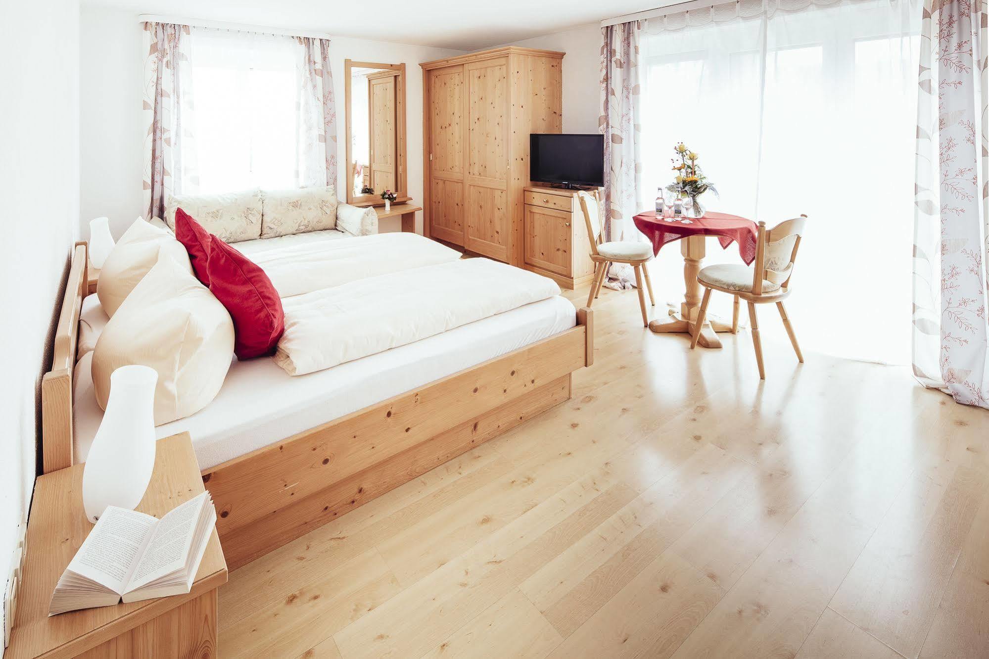 Kaisers Das Kleine Stadthotel Зонтхофен Екстериор снимка
